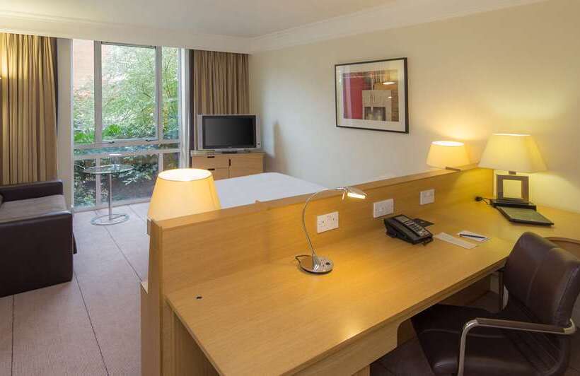 Номер Стандарт, Hilton East Midlands Airport