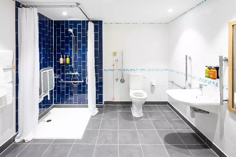 اتاق استاندارد برای معلولان, Holiday Inn Coventry M6, J2, An Ihg