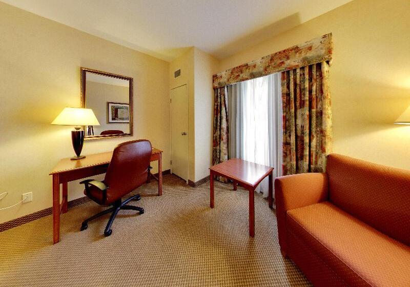 חדר סטנדרט עם מיטת קינג, Holiday Inn Express Hotel & Suites   Edmonton International Airport, An Ihg