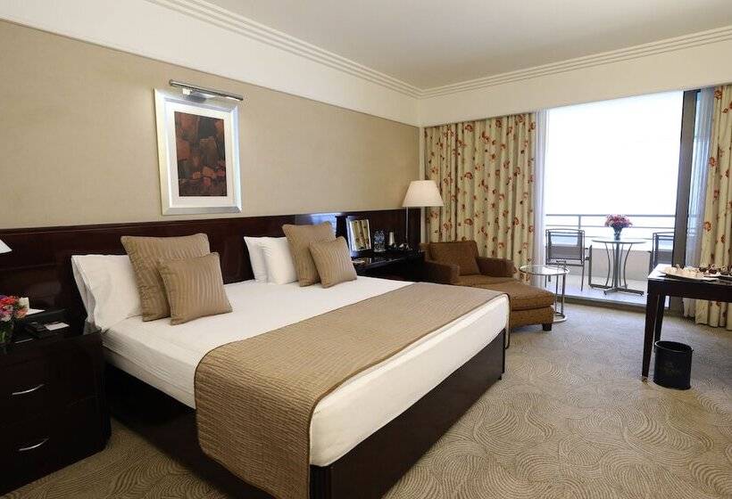اتاق لوکس با چشم‌انداز دریا, Le Royal Hotel   Beirut
