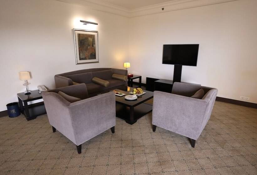 سوییت خانوادگی, Le Royal Hotel   Beirut