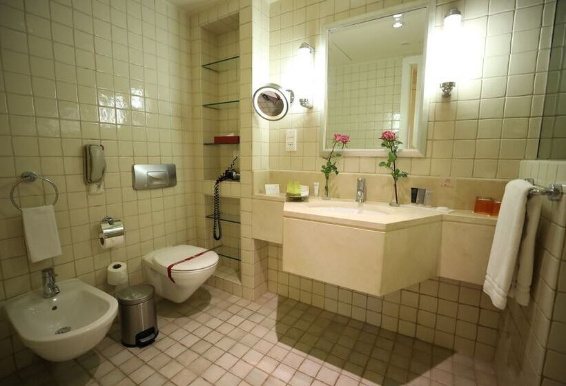 سوییت خانوادگی, Le Royal Hotel   Beirut