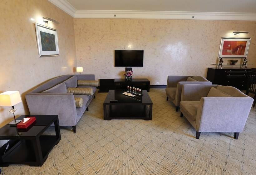 سوییت خانوادگی, Le Royal Hotel   Beirut