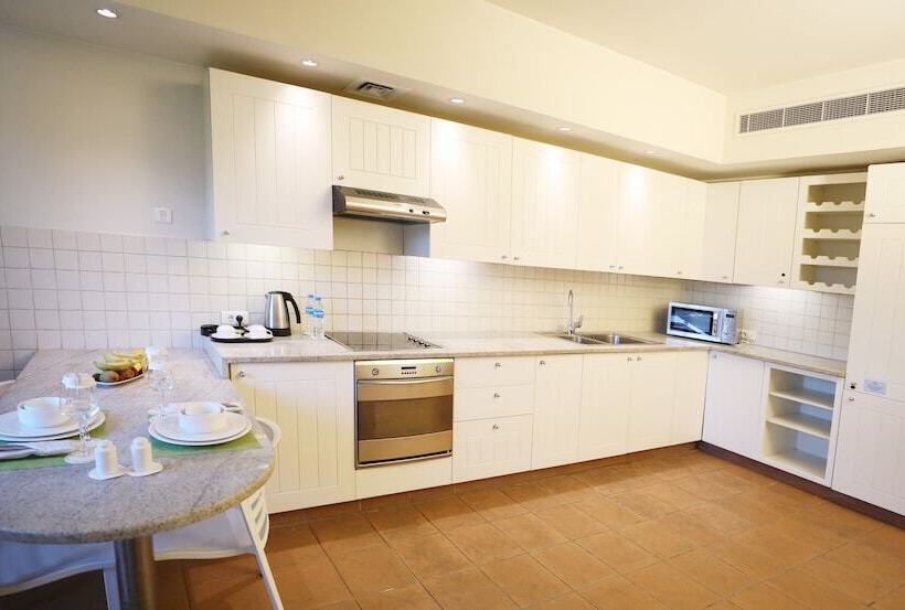 سوییت خانوادگی, Le Royal Hotel   Beirut