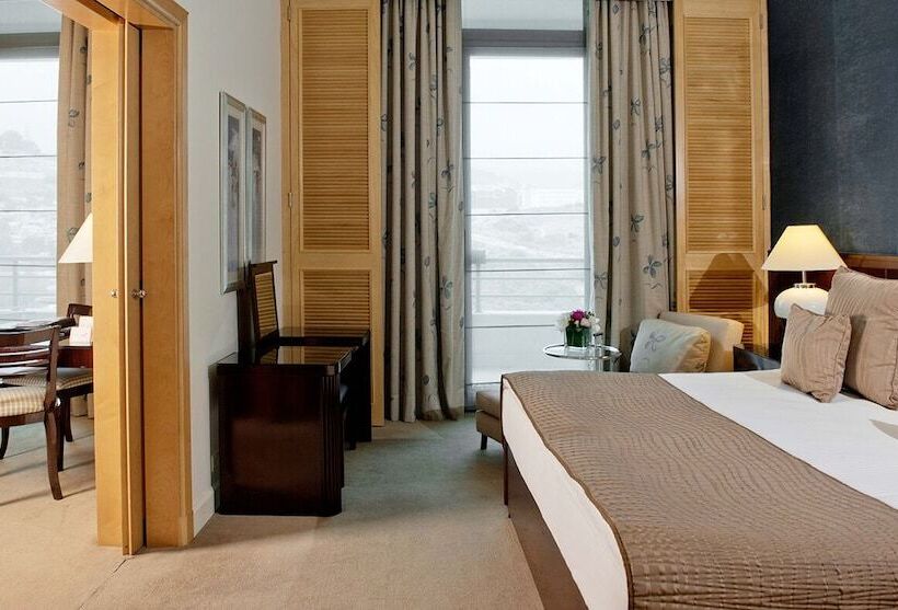 سوئیت رویال, Le Royal Hotel   Beirut