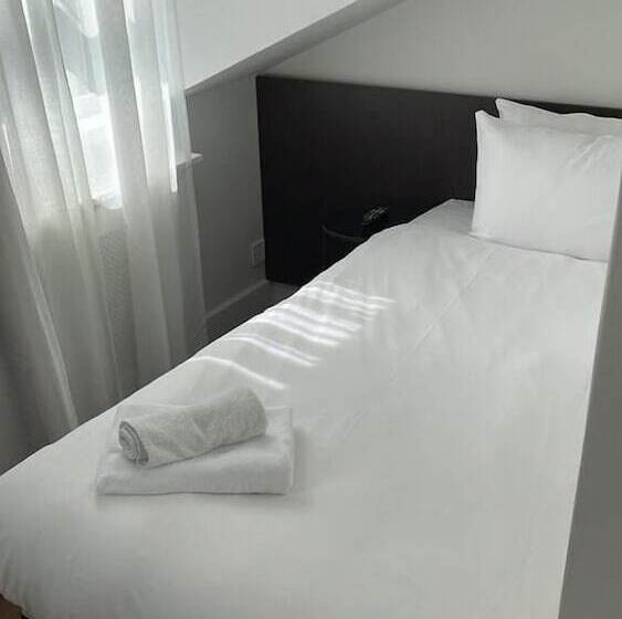 غرفة قياسية فردية, The London Pembury