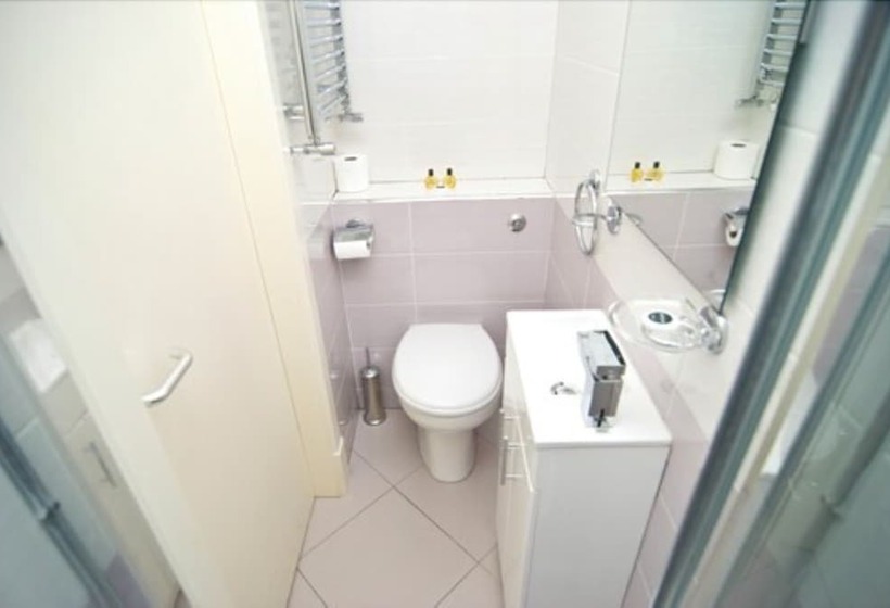 غرفة قياسية ثلاثية, The London Pembury