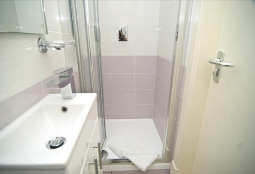 Quarto Triplo Estandar, The London Pembury