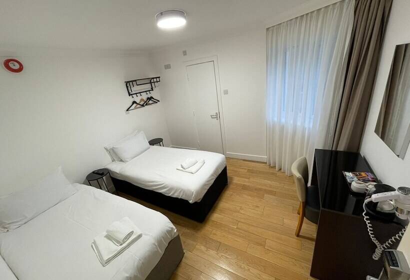 غرفة قياسية ثلاثية, The London Pembury