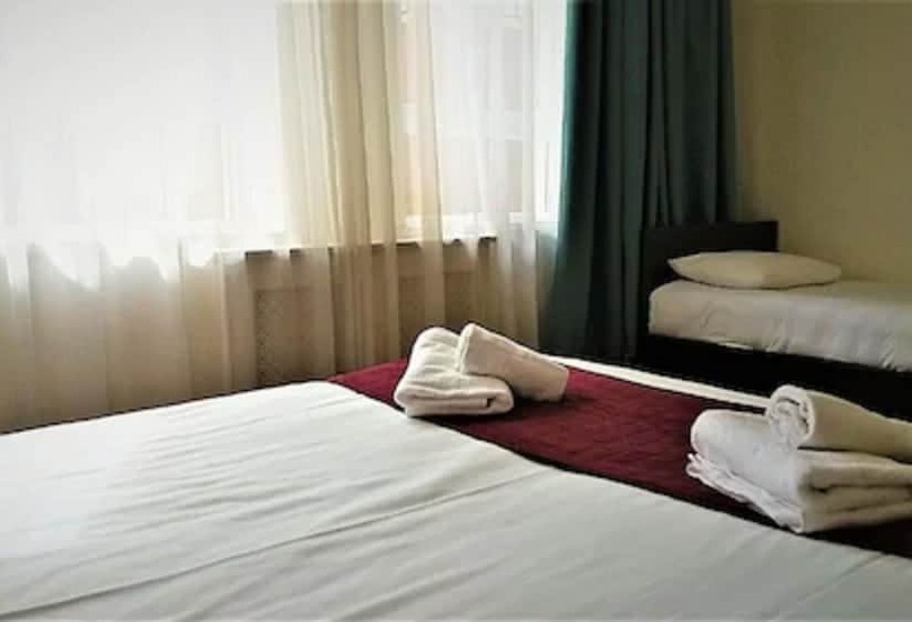 Quarto Triplo Estandar, The London Pembury