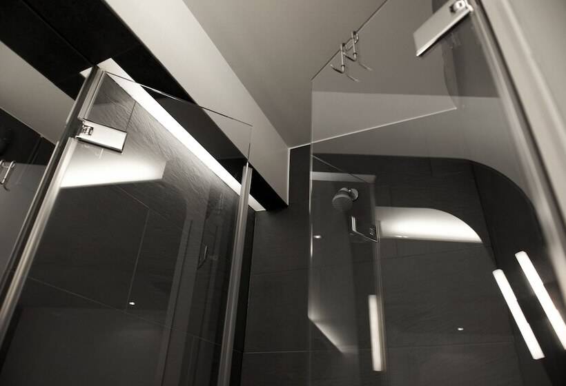 Standardzimmer, Q! Berlin