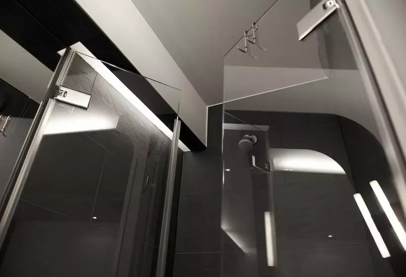 Standardzimmer, Q! Berlin