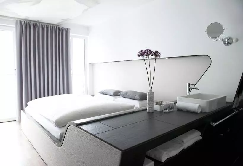 Standardzimmer, Q! Berlin