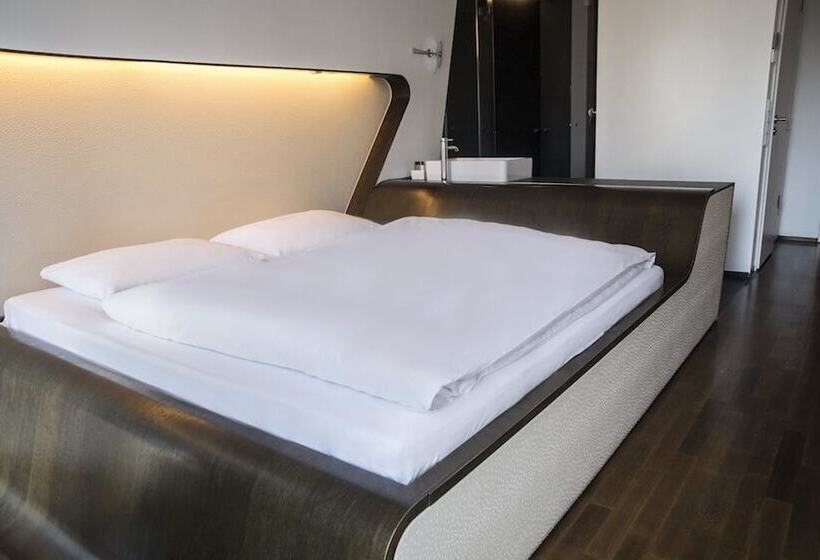 Standardzimmer, Q! Berlin