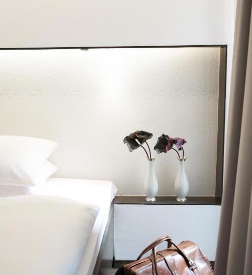 Standardeinzelzimmer, Q! Berlin