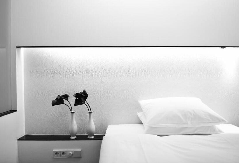 Standardeinzelzimmer, Q! Berlin