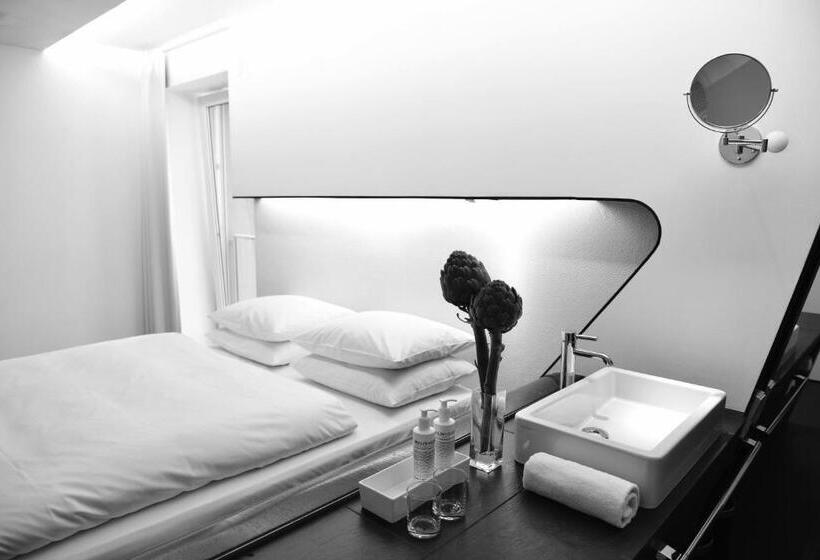 Standardzimmer, Q! Berlin