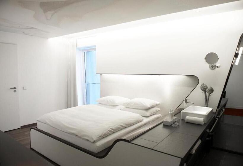 Standardzimmer, Q! Berlin