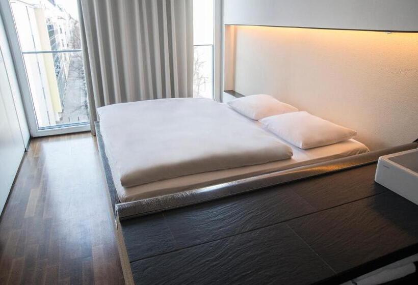 Standardzimmer, Q! Berlin