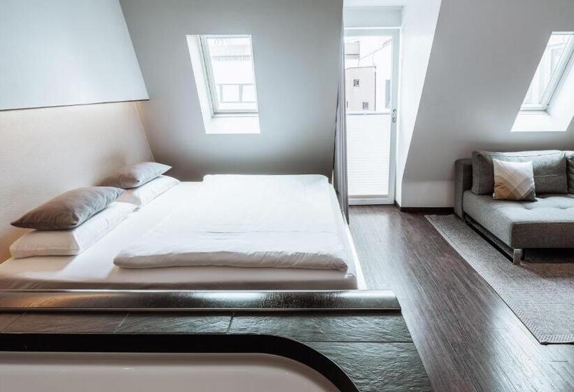 Standard Studio, Q! Berlin