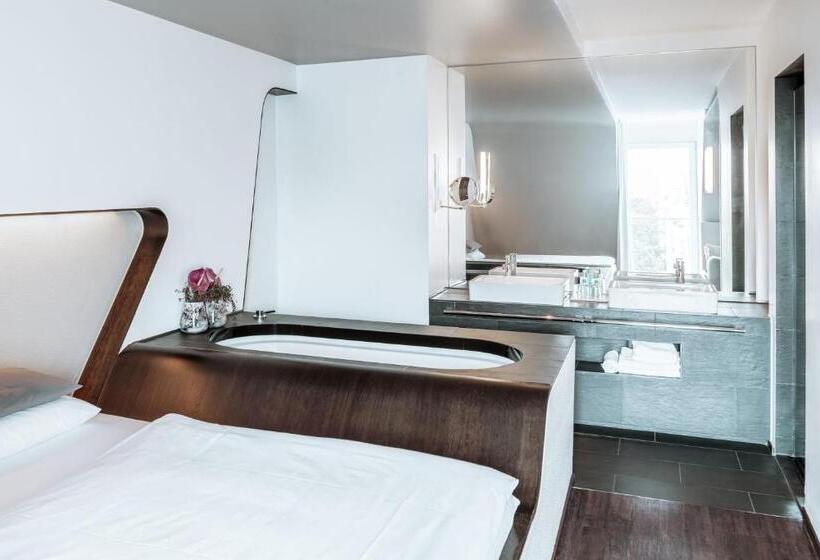 Standard Studio, Q! Berlin