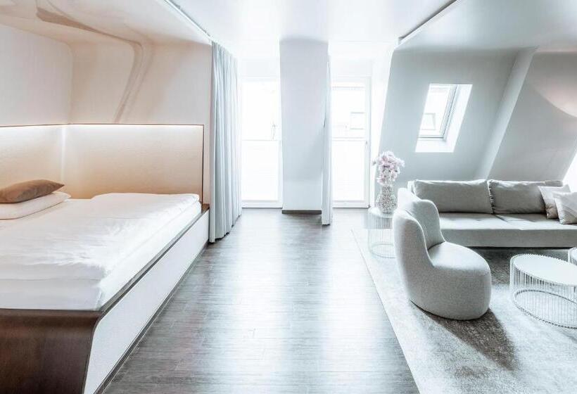 1 Schlafzimmer Penthouse Apartment, Q! Berlin