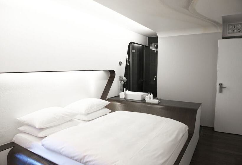 Standardzimmer, Q! Berlin