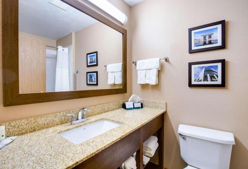 جناح سرير كينج, Quality Inn I70 Near Kansas Speedway