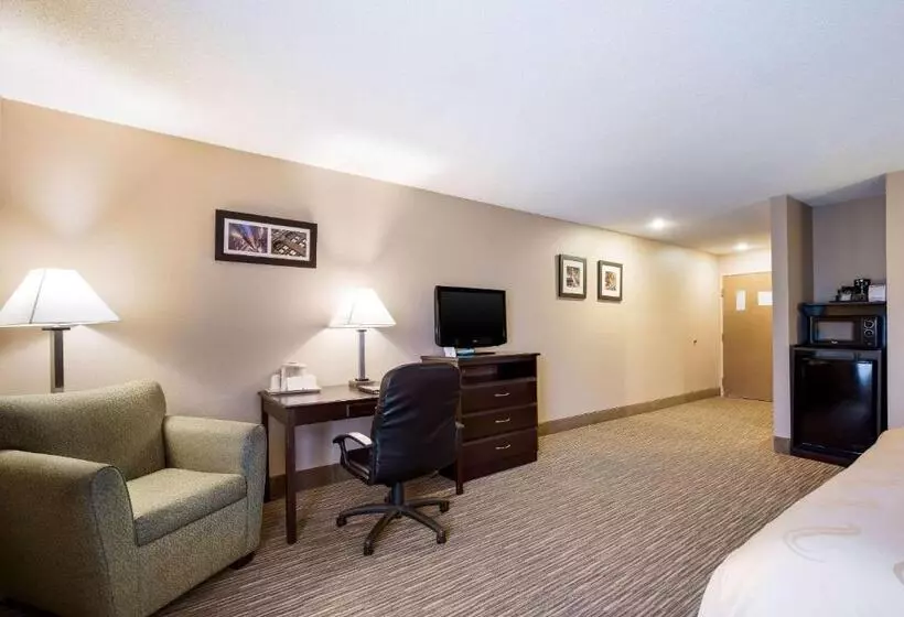 Sviitti Poreallas, Quality Inn I70 Near Kansas Speedway
