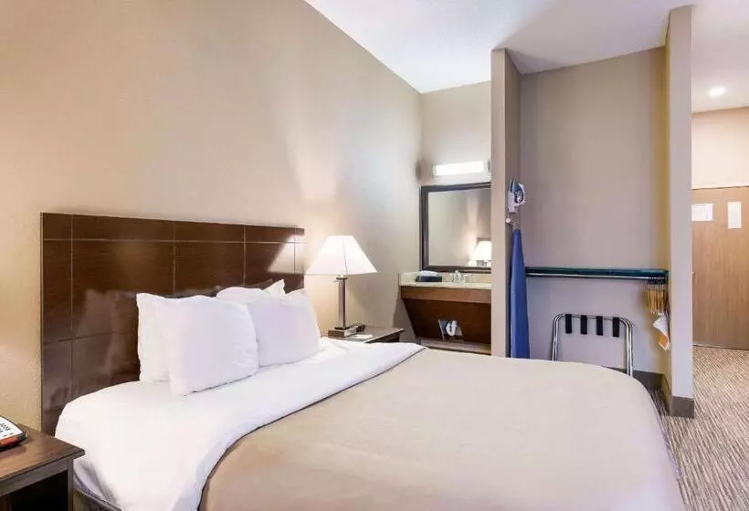 Standard-invahuone, Quality Inn I70 Near Kansas Speedway