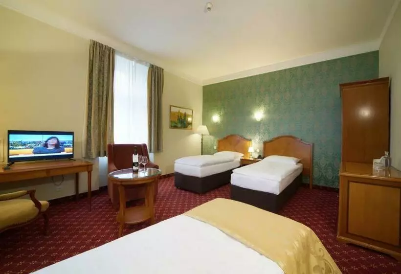Standard Neljän Hengen Huone, St George Czech Leading Hotels
