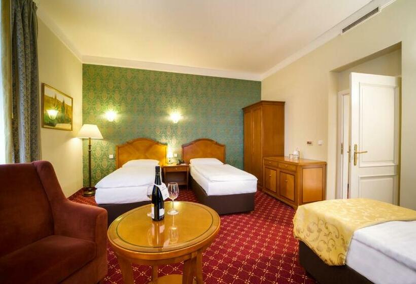 Quarto Quádruplo Estandar, St George   Czech Leading Hotels
