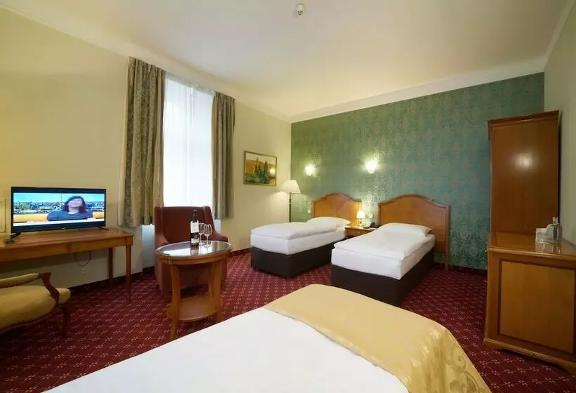 Standard Neljän Hengen Huone, St George Czech Leading Hotels