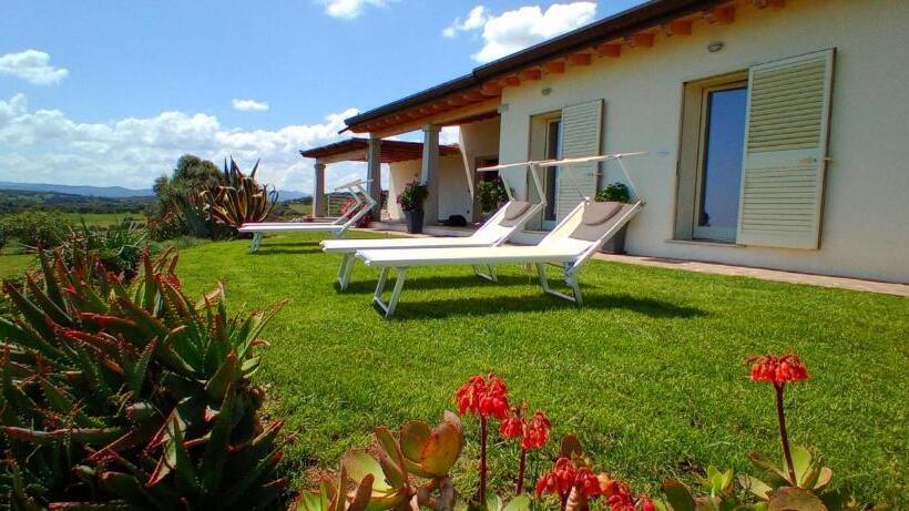 חדר דחוקס עם מיטת קינג, B&b Andrieddu