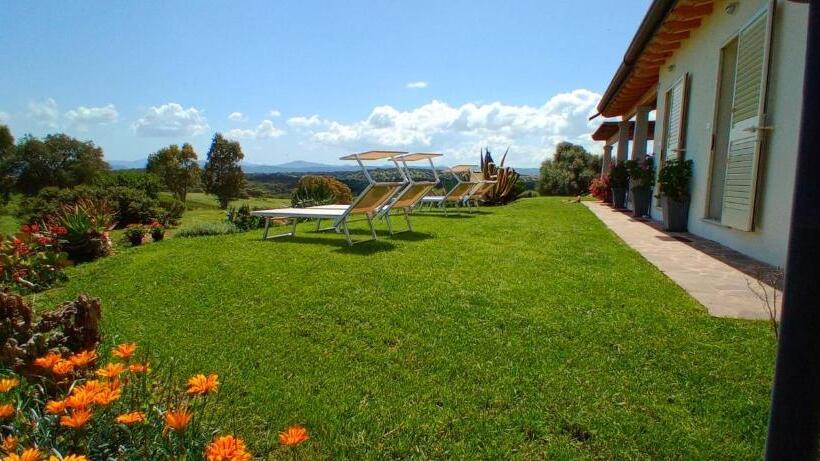 חדר דחוקס עם מיטת קינג, B&b Andrieddu