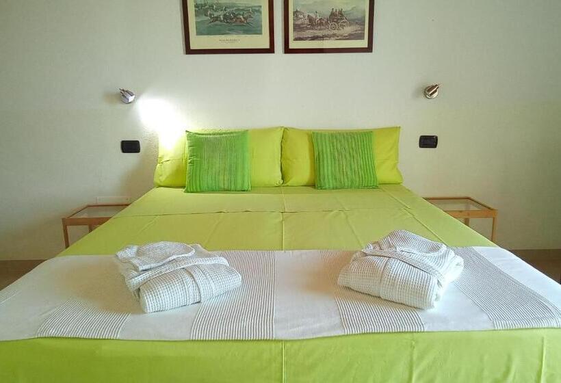 חדר דחוקס עם מיטת קינג, B&b Andrieddu