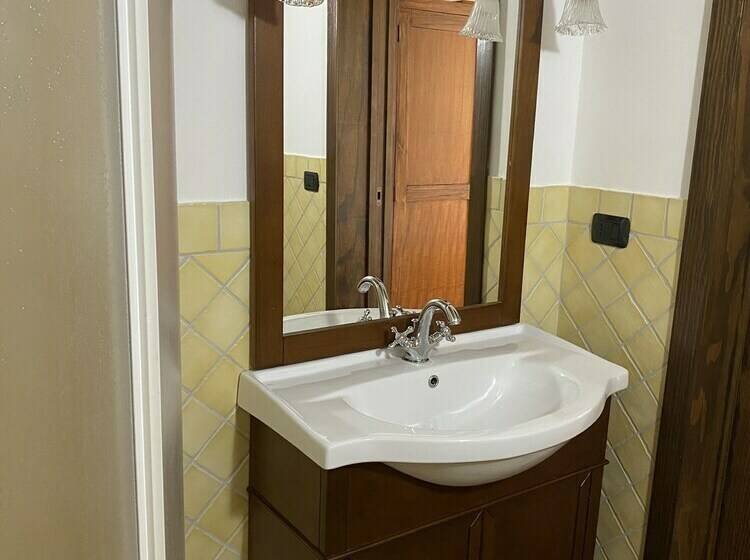 اتاق استاندارد سه نفره, Li Paduleddi Country Guest House