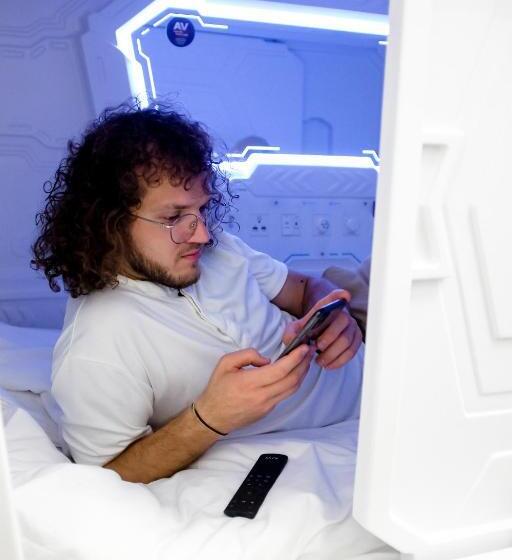 Capsule, Av 1 Capsule