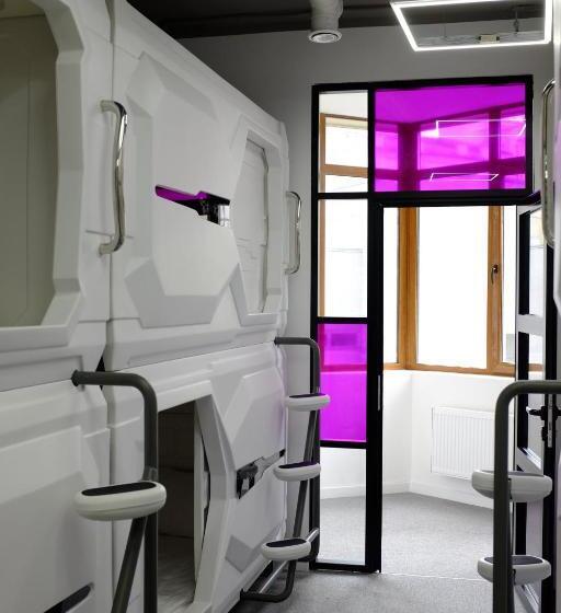 Capsule, Av 1 Capsule