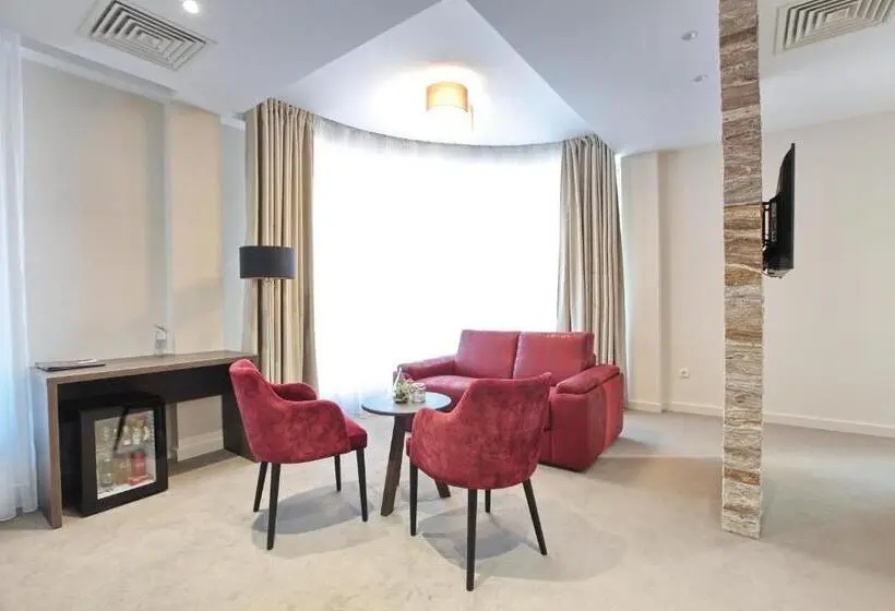 استودیوی استاندارد, Royal Residence