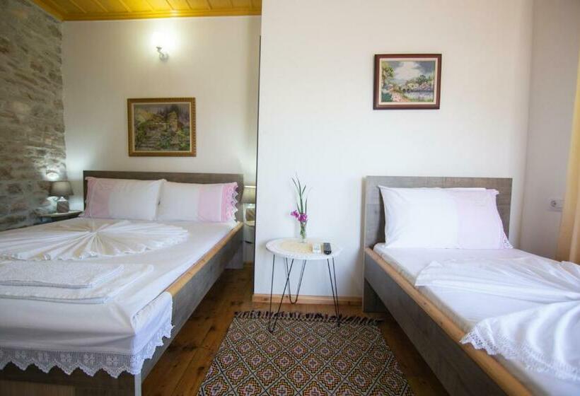 Трехместный Номер Стандарт Вид на Сад, The Mosaic House   Shtepia Me Mozaik