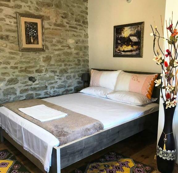 اتاق استاندارد سه تخته با چشم‌انداز باغ, The Mosaic House   Shtepia Me Mozaik