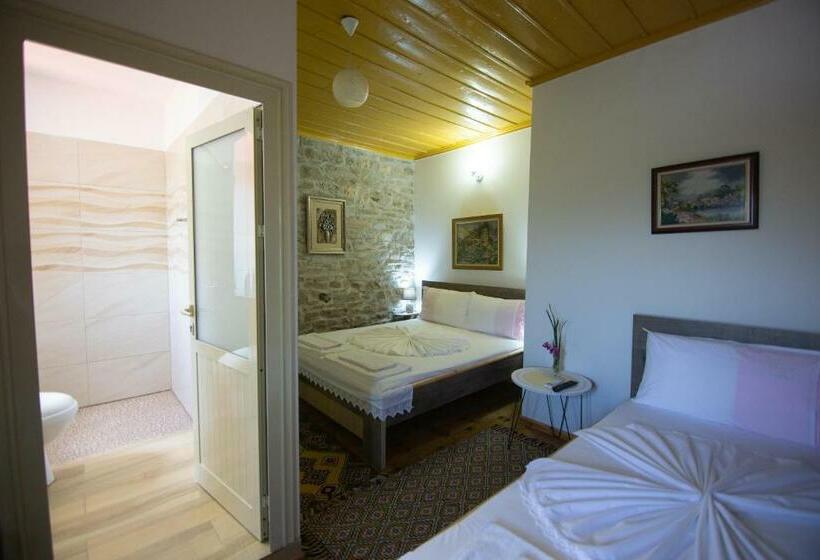 Трехместный Номер Стандарт Вид на Сад, The Mosaic House   Shtepia Me Mozaik