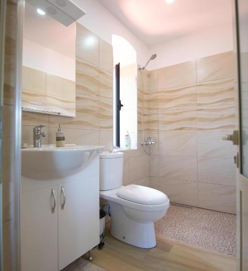 اتاق استاندارد سه تخته با چشم‌انداز باغ, The Mosaic House   Shtepia Me Mozaik