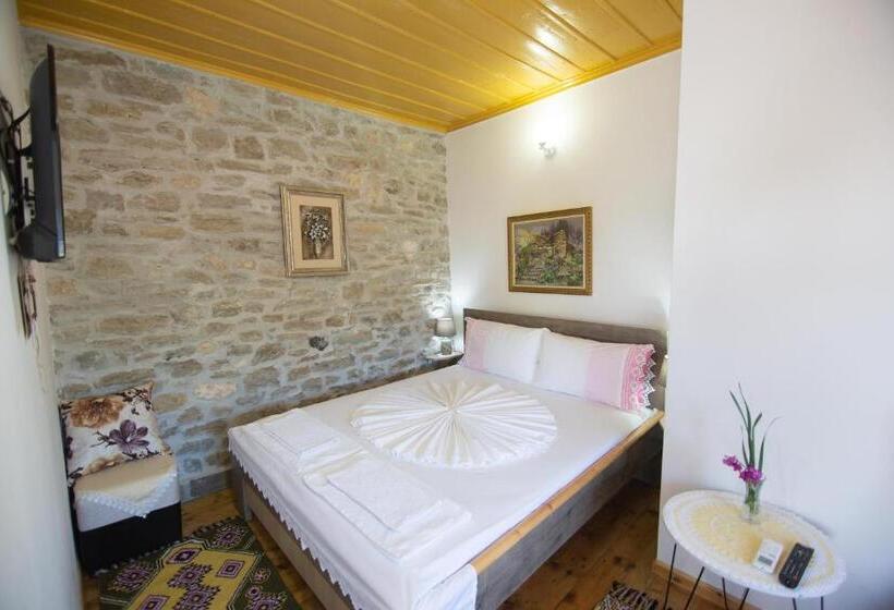 Трехместный Номер Стандарт Вид на Сад, The Mosaic House Shtepia Me Mozaik