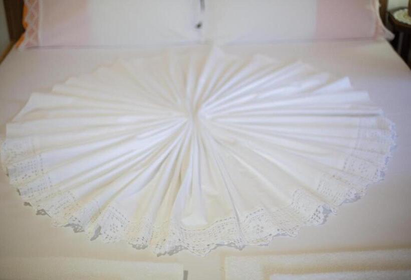 غرفة قياسية ثلاثية مطلة علي الحديقة, The Mosaic House   Shtepia Me Mozaik