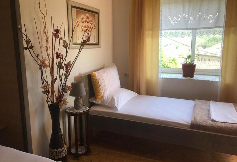 Трехместный Номер Стандарт Вид на Сад, The Mosaic House Shtepia Me Mozaik