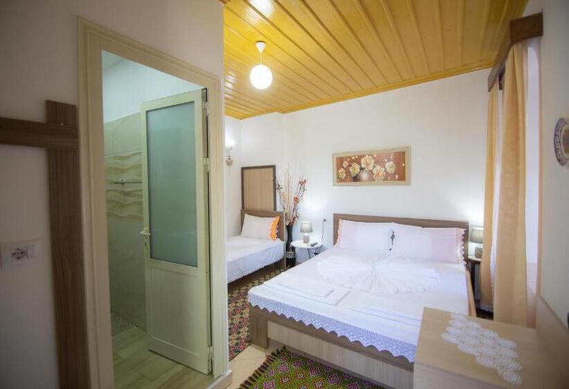 اتاق راحتی سه تخته, The Mosaic House   Shtepia Me Mozaik