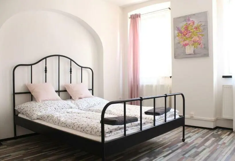 اتاق استاندارد با سرویس بهداشتی مشترک, Schrott Bed&beer