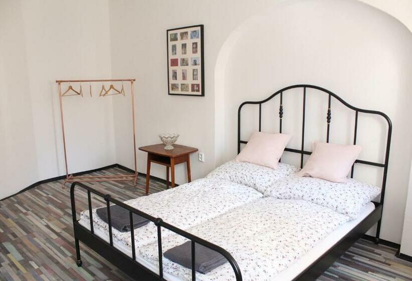 バス共有のスタンダードルーム, Schrott Bed&beer